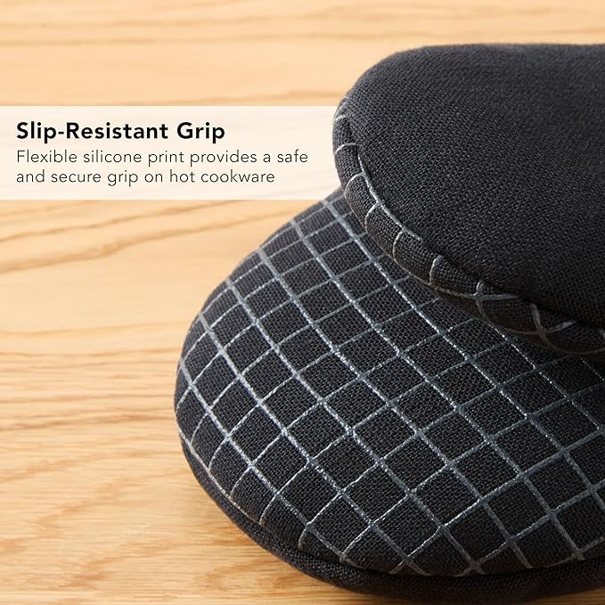 KITCHENAID Gourmet Series Gridlines Mini Oven Mitts 2-Pack Set, Heat Resistant up to 600°F, Soft Silicone Grip, Magnetic Cuff, Matte Black, 5.5"x9"