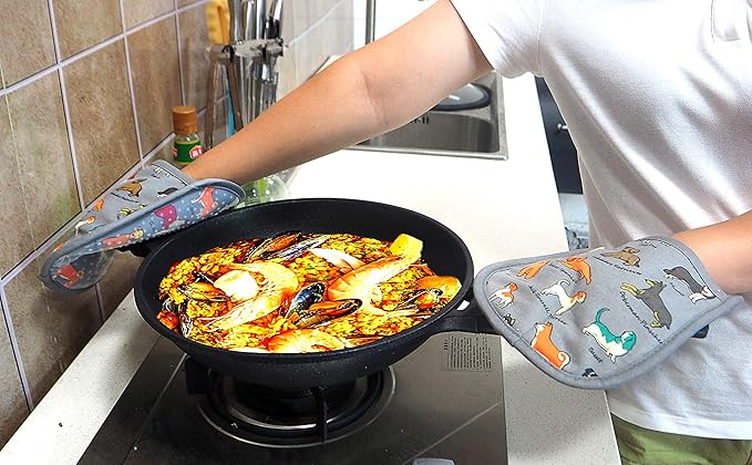 Pot Holders Set of 2 with Transparent Clear Silicone Shell and Nice Dog Printing Cotton Lining, Heat Resistant to 500 F Kitchen Oven Gloves Pot Holder for Cooking (Dog Flower, Potholders)