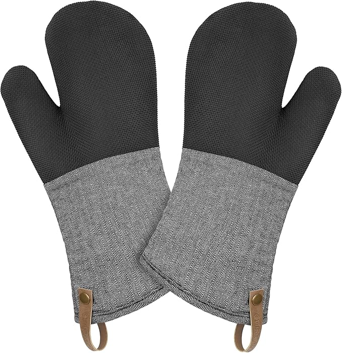 Cuisinart Heritage Kitchen Oven Mitts – Heat-Resistant Kitchen Mitts for Oven with Non-Slip Neoprene Palm, Long Cuff, and Cotton Filling – Durable Oven Gloves for Cooking, Baking, & Grilling
