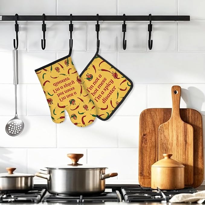 DYJYBMY I'm Not A Hot Mess I'm A Spicy Disaster Funny Oven Mitts and Pot Holder Set, Sarcastic Peppers Kitchen Gadgets for Women, Housewarming Gifts for Hostess, Baking Gifts for Mom Aunt Sister BFF