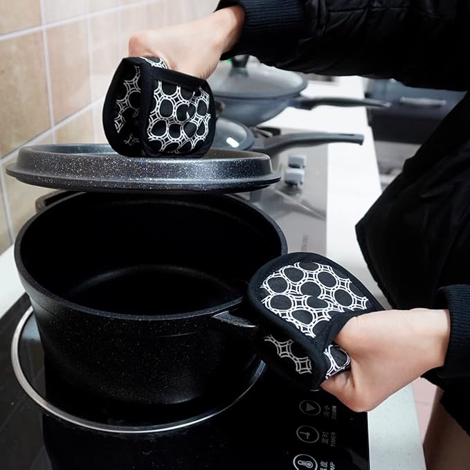 Quilted Heat-Resistant Black Oven Mitts Set of 2 with Fridge Magnets. Mini Oven Mitt Gloves Safely Protects Hands from Hot Surfaces. Great for handling Cookware, Bakeware & Microwave