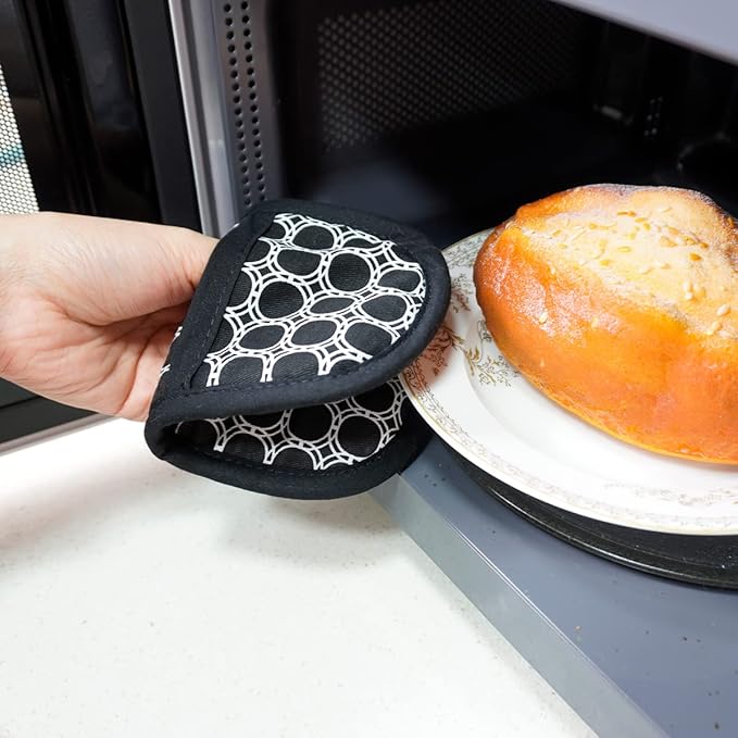 Quilted Heat-Resistant Black Oven Mitts Set of 2 with Fridge Magnets. Mini Oven Mitt Gloves Safely Protects Hands from Hot Surfaces. Great for handling Cookware, Bakeware & Microwave