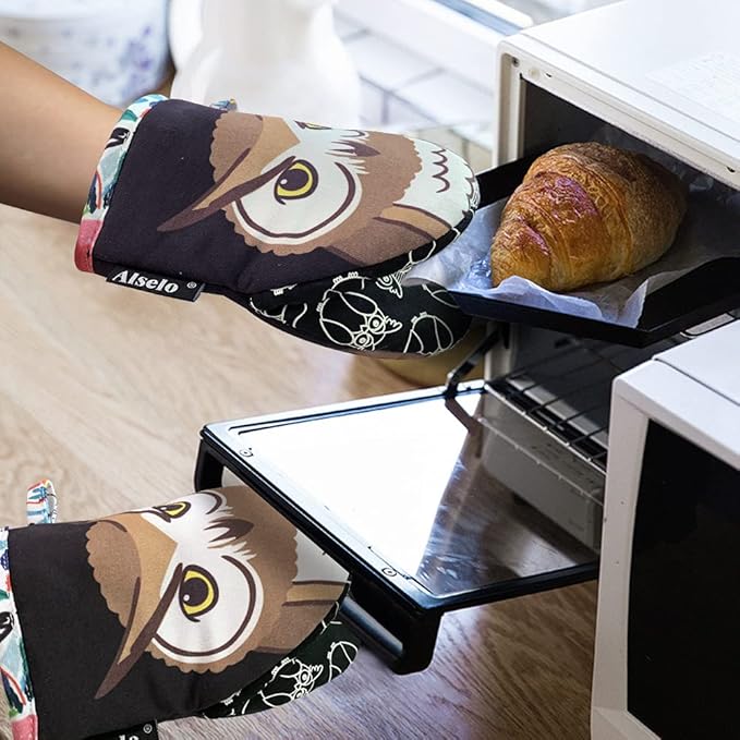 Alselo Mini Oven Mitts,2pk - Silicone Little Kitchen Gloves, Heat Resistant with Non-Slip Grip and Soft Quilted Cotton Lining for Safe Baking Cooking Barbecue (Black, 2)