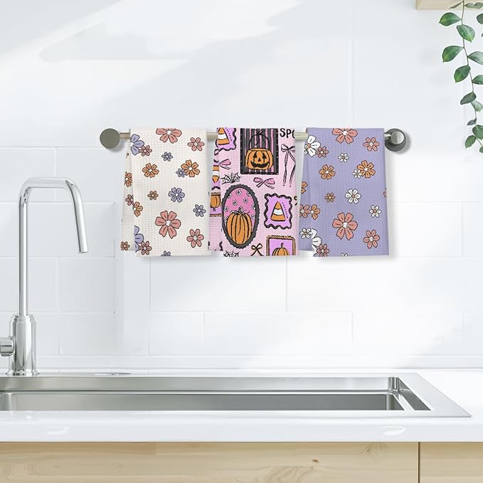 ZHAMEN 3 Pcs Halloween Themed Kitchen Towels, Pumpkin Decorative Absorbent Microfiber Dish Cloth Tea Towel, Floral Waffle Soft Hand Towels for Farmhouse Home Bathroom