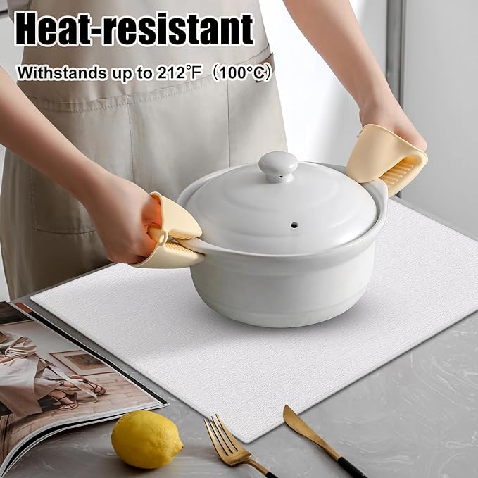 Homaxy Faux Leather Heat Resistant Placemats for Dining Table Set of 6, Waterproof Wipeable Washable PU Table Mats, Easy to Clean Anti-Slip Place Mats, 11.8 x 17 Inch, White