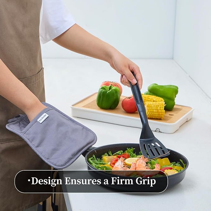 Kitchen Everyday Basic Pot Holder Heat Resistant Coaster Soft Silicone Water Resistant Pot Holder Set Oven Mitts with Pocket, 2 Piece Set, 7"x9" Grey
