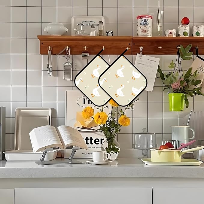 Cartoon Goose Pot Holders 2 PCS,Kitchen Heat Resistant Potholder for BBQ Cooking Baking,Food Hot Pad for Women Men