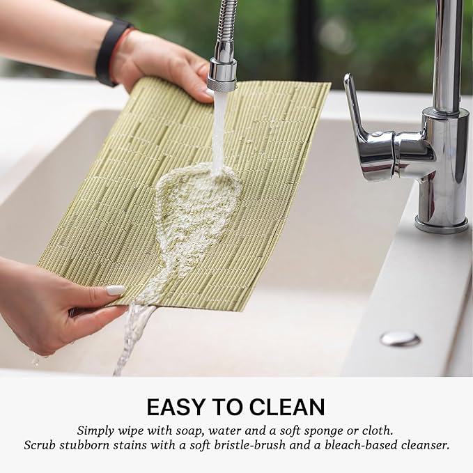 LEXMORE Placemats Set of 8 Vinyl/Plastic Woven Place Mats for Kitchen Table Indoor/Outdoor Washable Placemat Wipeable Dining Table Mats(Pea Green)
