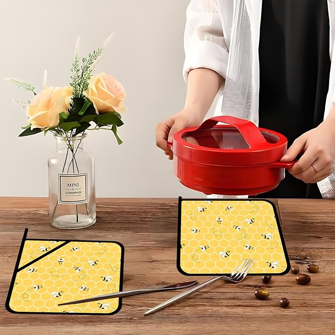Cute Bee Honeycomb Pot Holders Set of 2,Kitchen Heat Resistant Potholders for Microwave Cooking Baking Oven and BBQ Gifts for Women