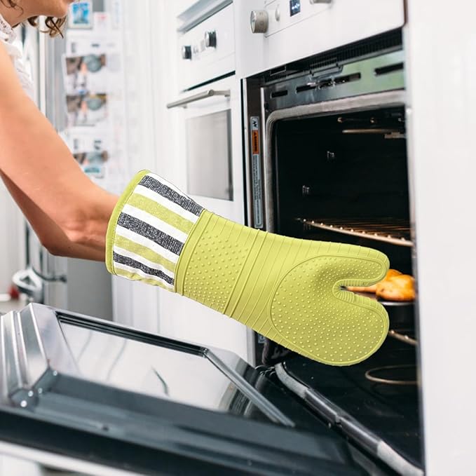RED LMLDETA Heat Resistant 550 Degree Oven mitt, Silicone Oven Hot Mitts - 1 Pair, Extra Long Professional Baking Oven Gloves - Food Safe,Pot Holders Cooking,Grilling,Kitchen (Vanilla)