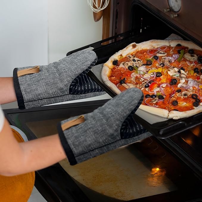 Mini Oven Mitts 1 Pair, Silicone Short Oven Mitts Heat Resistant up to 500°F, Non-Slip Grip Surfaces and Hanging Loop Gloves for Kitchen Cooking Baking Barbecue (Black)