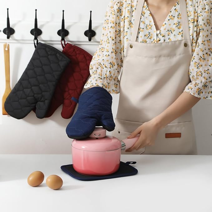 Glynniss Heat Resistant Oven Mitts, 2 Pcs of Silicone Oven Mits, Non-Slip Grip Surfaces Kitchen Gloves for Cooking, Machine Washable with Hanging Loops Oven Gloves (7x13 inches, red)