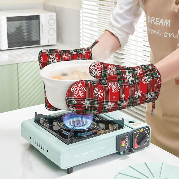 Christmas Plaid Snowflake Oven Mitts and Pot Holders Set, 4pcs Red and Green Checkered Silicone Oven Glove for Kitchen Heat Resistant Buffalo Plaid Oven Mitts and Potholders Non-Slip for BBQ