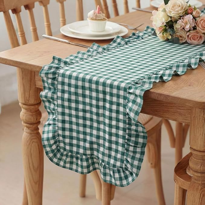 HunnmingRe 1 Pcs Dark Green Plaid Gingham Ruffle Table Runner 118 x 13.8'' Farmhouse Table Runner 100% Cotton Scalloped Long Dresser Scarves for Dining Room, Wedding, Kitchen Rustic Home Decor