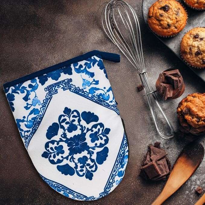 Blue and White Porcelain Pattern Oven Mitts, High Heat Resistant Kitchen Oven Gloves, Mini Silicone Oven Mitts, Non-Slip Grip Surfaces and Hanging Loop for Grilling, Baking, Cooking and Microwave
