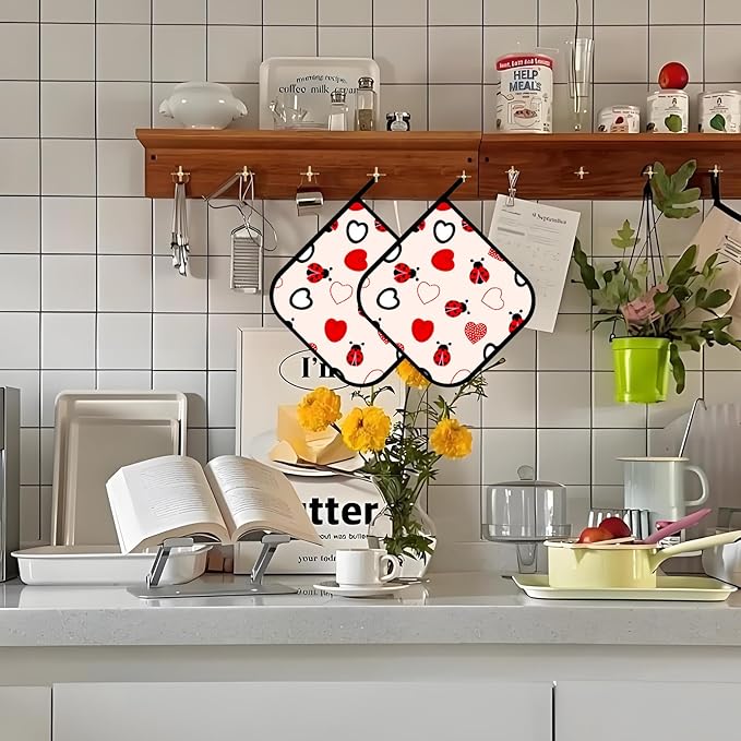 Ladybug and Heart Pot Holders 2 PCS,Kitchen Heat Resistant Hot Pads for Cooking Grilling Baking BBQ, Pot Holders for Women Cook Home Microwave