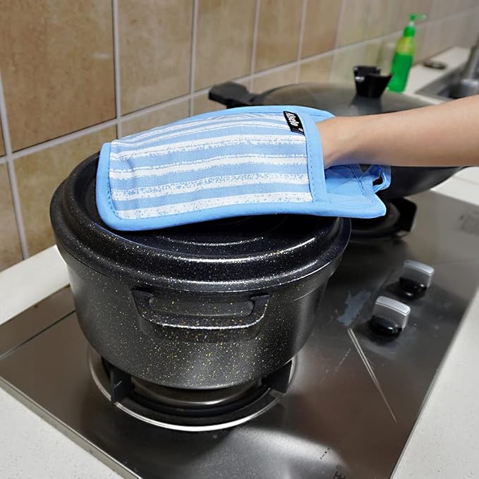 Alselo Silicone Pot Holders Set of 3 Heat Resistant & Non Slip Potholders, Professional Oven Hot Pads with Pockets Mitts for Kitchen Cooking Baking Barbecue (3, Blue)