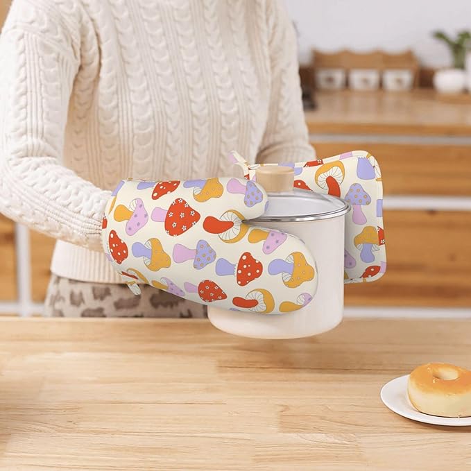Mushroom Trendy Cute Pop 70s Oven Mitts and Pot Holders Set of 2 Silicone Heat Resistant Oven Mitten Potholders Non Slip Gloves Kitchen Decor for BBQ Cooking Grilling Baking