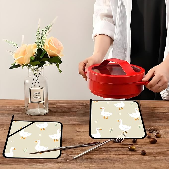 Cartoon Goose Pot Holders 2 PCS,Kitchen Heat Resistant Potholder for BBQ Cooking Baking,Food Hot Pad for Women Men
