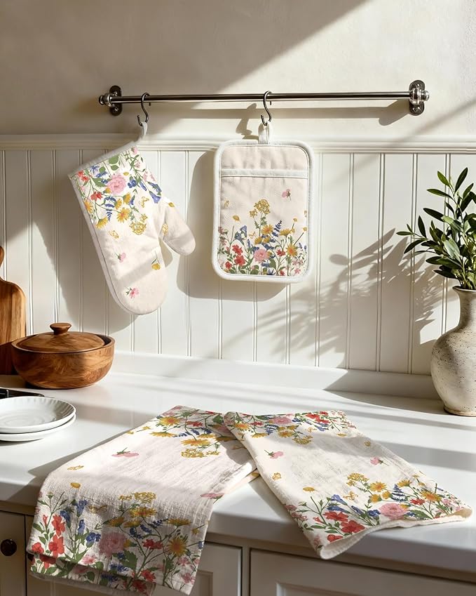 Miss Adola 270 GSM Cotton Kitchen Towels, Oven Mitt and Pot Holder - 4 Pack Kitchen Decor and Accessories Set Spring Cute Farmhouse Quilted Lining Heat Resistant Set with Hanging Loop, Retro Flower