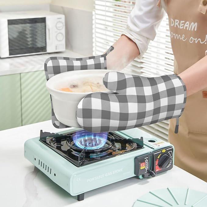 Buffalo Plaid White and Grey Oven Mitts and Pot Holders Set, 4pcs White Grey Plaid Silicone Oven Glove for Kitchen Heat Resistant Oven Mitts and Potholders Non-Slip for Cooking