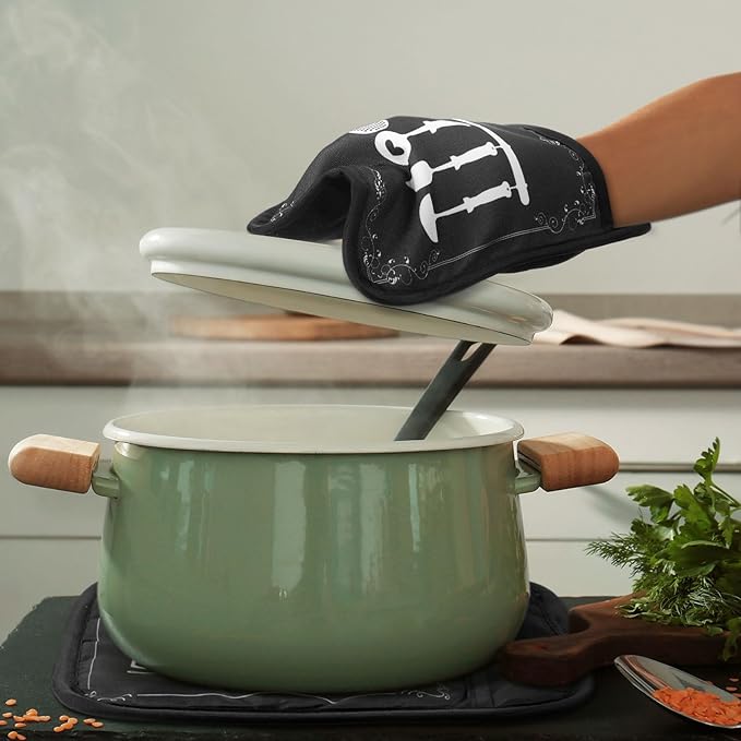 8 Pcs Pot Holders with Pocket Farmhouse Black and White Kitchen Decoration Kitchen Quotes Heat Resistant Potholders Hot Pad Oven Mitts Cookie Bag Oven Gloves for Home Decorations Baking Cooking Gifts