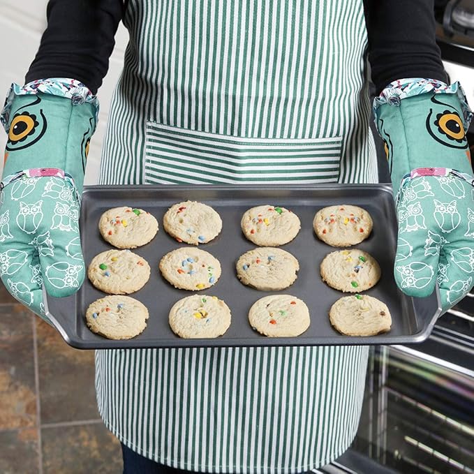 Alselo Oven Mitts, Heat Resistant with Soft Quilted Cotton Lining Set of 2, Fashion Animal Design with Silicone Printing Anti-Slip Kitchen Gloves for Safe Backing Cooking Barbecue (Green 2)