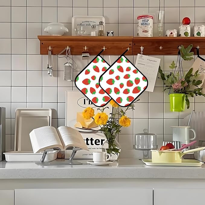 Cute Cartoon Strawberry Pot Holders Set of 2,Kitchen Heat Resistant Potholders for Microwave Cooking Baking Oven and BBQ Gifts for Women