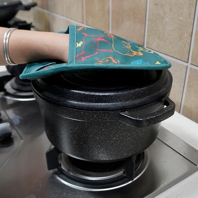 Pot Holders Set of 2 Heat Resistant 480℉ Kitchen 100% Cotton Comfortable Lining Printing Farm Cattle Flower Women Men Home Cooking Baking Microwave BBQ Gift (Farm Cattle potholds)