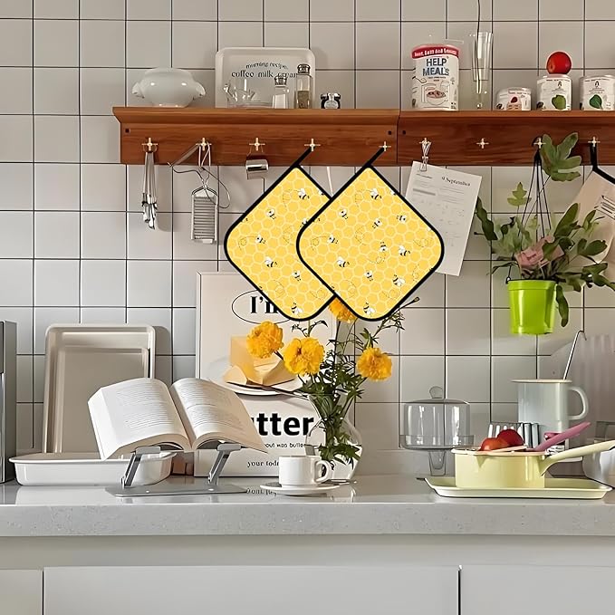 Cute Bee Honeycomb Pot Holders Set of 2,Kitchen Heat Resistant Potholders for Microwave Cooking Baking Oven and BBQ Gifts for Women