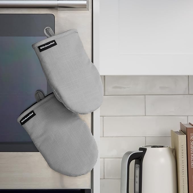 KITCHENAID Gourmet Series Gridlines Mini Oven Mitts 2-Pack Set, Heat Resistant up to 600°F, Soft Silicone Grip, Magnetic Cuff, Matte Grey, 5.5"x9"