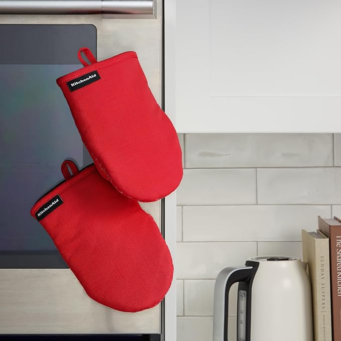 KITCHENAID Gourmet Series Gridlines Mini Oven Mitts 2-Pack Set, Heat Resistant up to 600°F, Soft Silicone Grip, Magnetic Cuff, Passion Red, 5.5"x9"