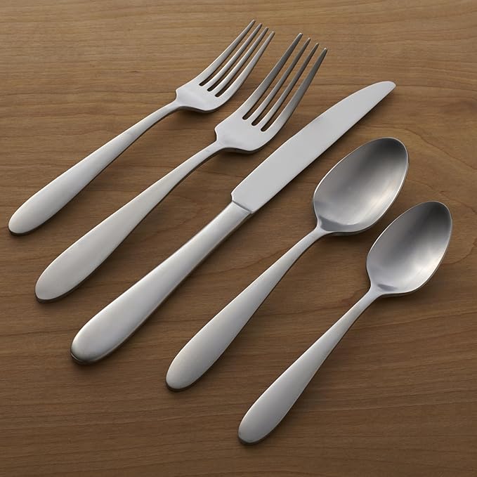 Oneida Silverware Set, Vale Everyday Flatware Dinner Spoons Set Of 6, Service For 6, Soup Spoon, 18/0 Stainless Steel, 7.1 x 1.5-Inch, Dinner Spoon Sets, Dining Spoons (6-Piece, Silver)
