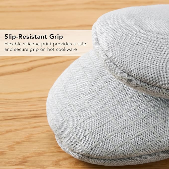 KITCHENAID Gourmet Series Gridlines Mini Oven Mitts 2-Pack Set, Heat Resistant up to 600°F, Soft Silicone Grip, Magnetic Cuff, Matte Grey, 5.5"x9"