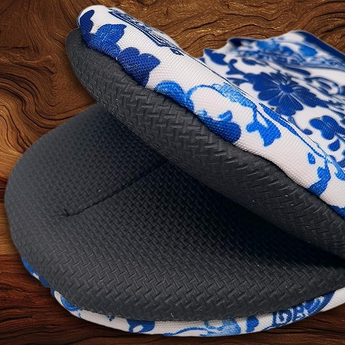 Blue and White Porcelain Pattern Oven Mitts, High Heat Resistant Kitchen Oven Gloves, Mini Silicone Oven Mitts, Non-Slip Grip Surfaces and Hanging Loop for Grilling, Baking, Cooking and Microwave