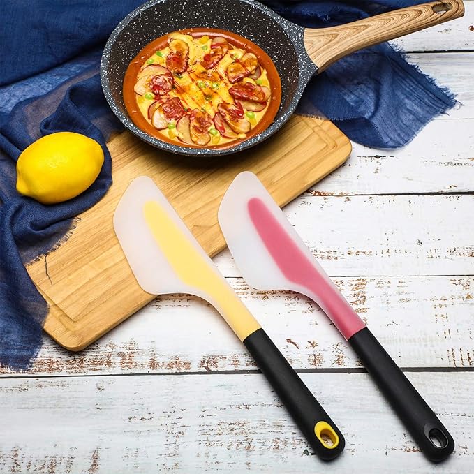 2 Pieces Omelette Spatula Kitchen Turner Silicone Flip and Fold Omelette Turner for Kitchen Omelet Pancake Crepes(Red and Yellow)