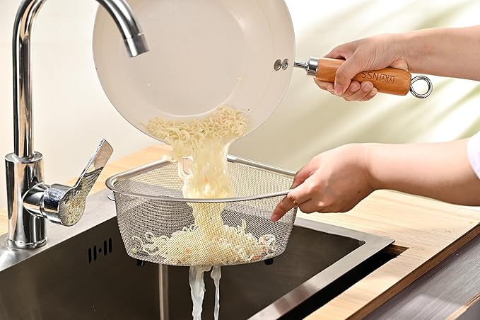 Fox Run Large Stainless Steel Triangular Colander, 3 Quart Pasta Strainer, 7” x 9.25” x 4”