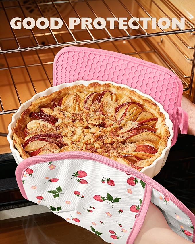 Slohif Silcone Strawberry Pot Holders for Kitchen - 100% Cotton Pink Cute Oven Potholders with Pockets, Heat Resistant Square Thick Hot Pads, House New Home Baking Baker Gifts,2pack