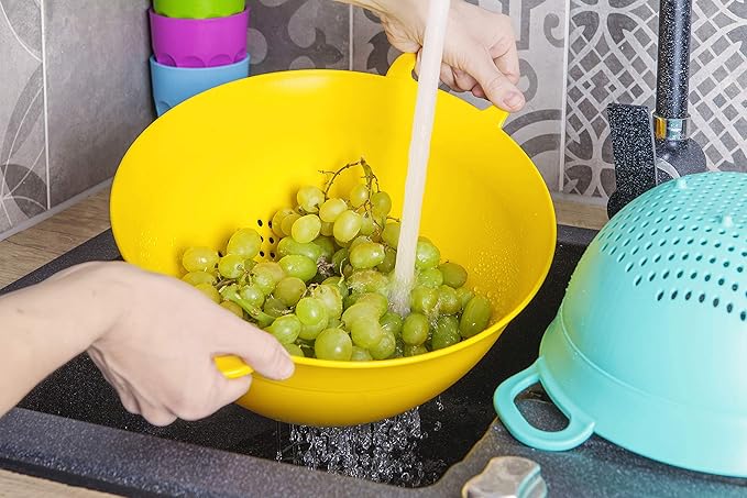 Mintra Home Plastic Strainer Colanders Set: 3, 3.5 and 5 Quart (Blue) Double Strong Handles and Deep Bowl, Safe BPA-Free - Use for Pasta, Noodles, Spaghetti, Vegetables (Assorted Sizes 3pk)