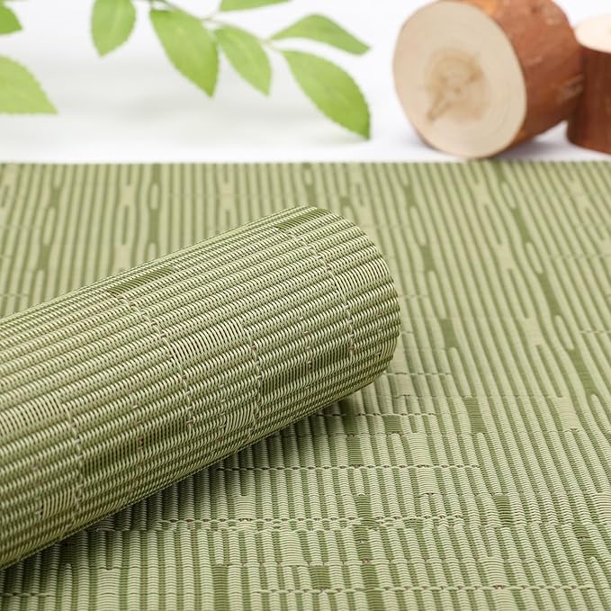 Myir JUN Placemats Set of 4, Vinyl Woven Placemats Place Mats Indoor Set of 4 Washable Table Mats Non-Slip Place mats for Dining Table (Green, Set of 4)