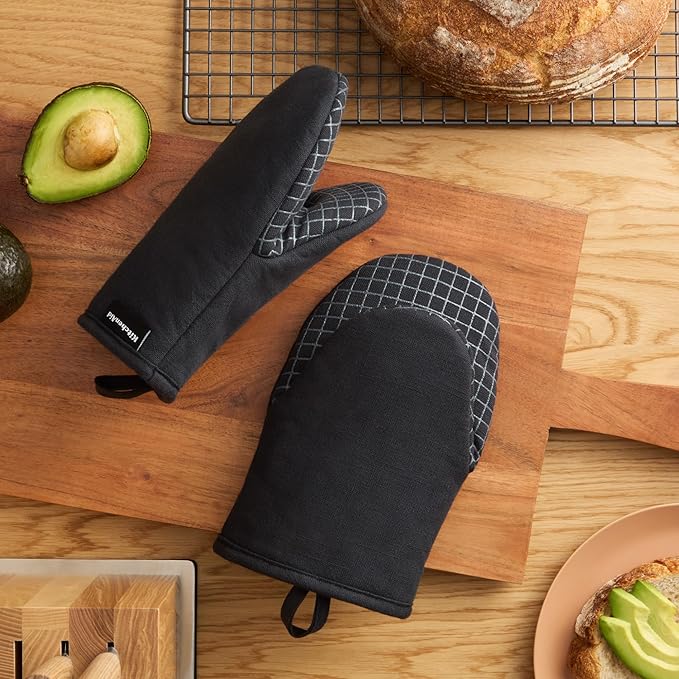 KITCHENAID Gourmet Series Gridlines Mini Oven Mitts 2-Pack Set, Heat Resistant up to 600°F, Soft Silicone Grip, Magnetic Cuff, Matte Black, 5.5"x9"