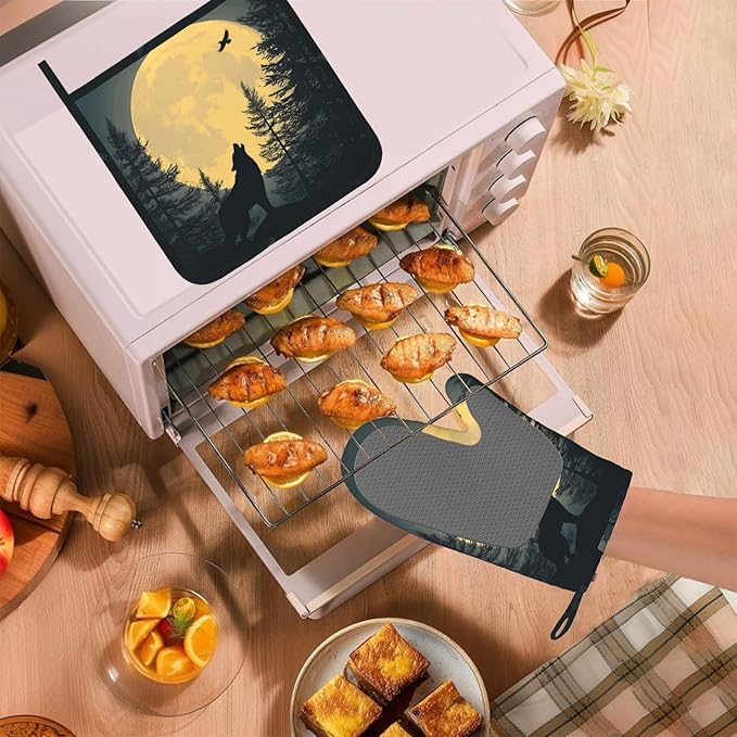 Black Wolf Howling at The Moon Oven Mitt and Pot Holder with Silicone Heat Resistant Kitchen for Cooking BBQ Baking Grilling Cooking Protection