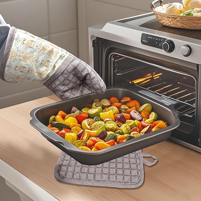 Silicone Printing Oven Mitts Heat Resistant to 500 Degree,Yarm-Dyed Oven Gloves with Animal Design Non-Slip for Kitchen Cooking Barbecue Baking and Machine Washable. (Khaki Oven Mitts)