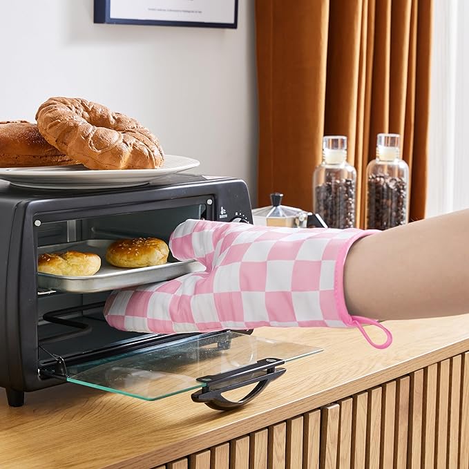 Ohocut Pink Checkered Oven Mitts Heat Resistant, Vintage Retro Checkerboard Cute Oven Mitts, Non-Slip Silicone Kitchen Gloves 1 Pair 7''x13''