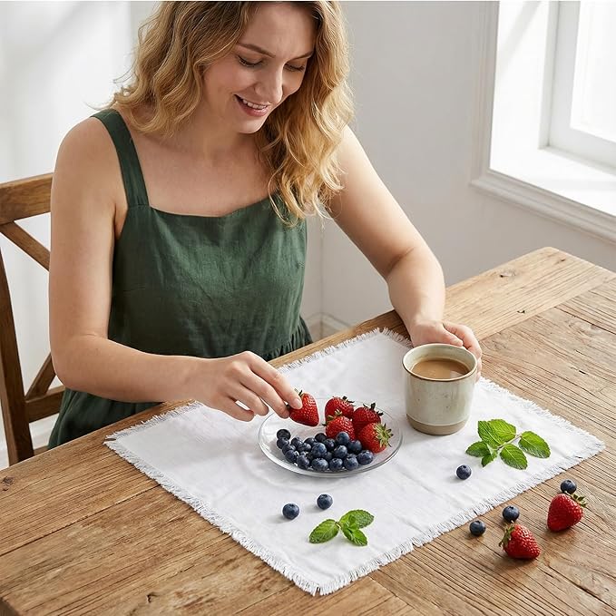 17 X 17 Inches White Placemats Set of 2 Table Mats Set of 2, Farmhouse Cotton Linen Place Mats Home Kitchen Decor Placemats Dining Table for Wedding, Anniversary, Daily Use Washable Easy Clean