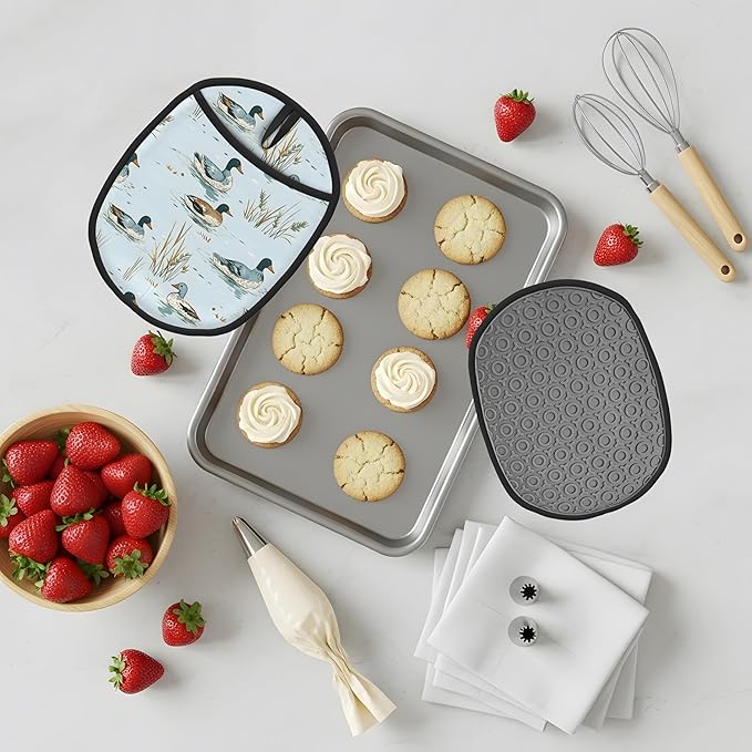 Duck Silicone Pot Holders Set of 2, Heat Resistant up to 500°F, Non-Slip Kitchen Hot Pads with Pocket and Soft Quilted Cotton Lining for Baking, Cooking and Hot Pots