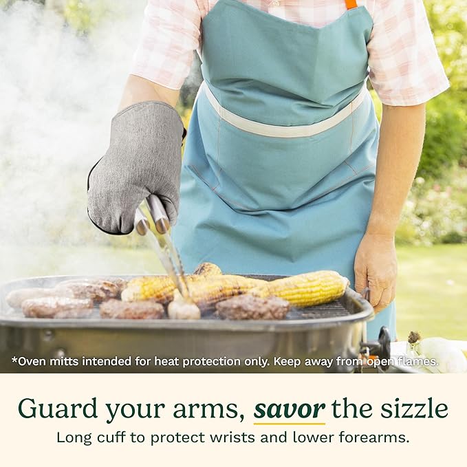 Cuisinart Heritage Kitchen Oven Mitts – Heat-Resistant Kitchen Mitts for Oven with Non-Slip Neoprene Palm, Long Cuff, and Cotton Filling – Durable Oven Gloves for Cooking, Baking, & Grilling