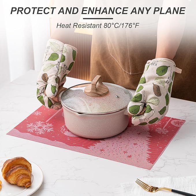 CADONO Placemats Set of 4 Washable Indoor/Outdoor Vinyl Place Mats for Dining Table Durable Non-Slip Heat Resistant PVC Weave Table Mats（Christmas Tree-Red）