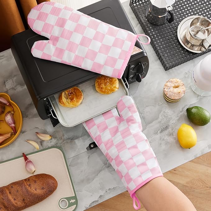 Ohocut Pink Checkered Oven Mitts Heat Resistant, Vintage Retro Checkerboard Cute Oven Mitts, Non-Slip Silicone Kitchen Gloves 1 Pair 7''x13''