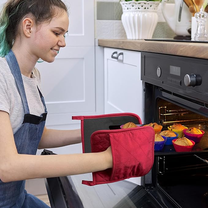 2Pcs Cotton and Neoprene Oven Pads Pot Holders with Pocket 8"x8.5" Dual-Function Hot Pad Set for Finger Hand Wrist Protection Heat Resistant to 428°F,Red